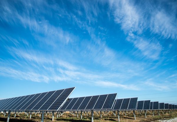Large-scale utility solar farm with rows of solar panels under dramatic sky, representing Australia's solar energy investment infrastructure. Photo by Lincoln Electric Systems, Lincoln Nebraska